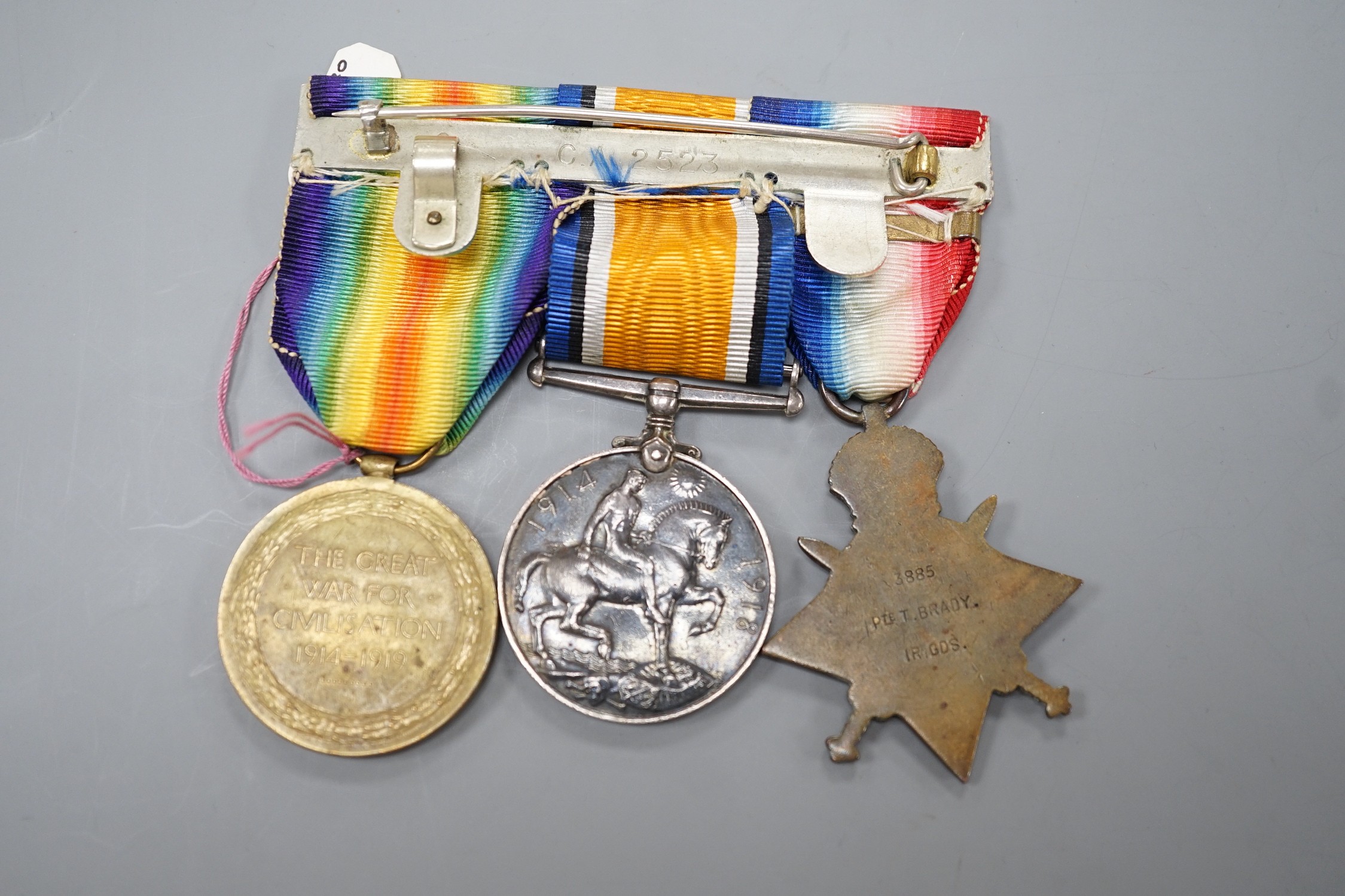 A WWI Mons star (with bar) trio to 3885 PTE. T. BRADY IR. GDS.